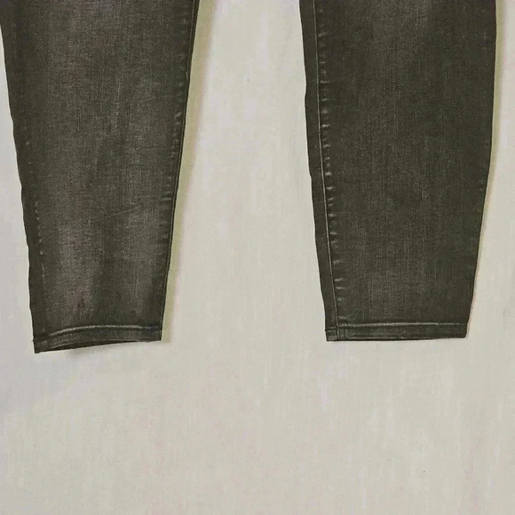 NWT Lane Bryant Mid Rise Super Stretchy Skinny Black Distressed Jeans SZ 24 - Picture 4 of 12